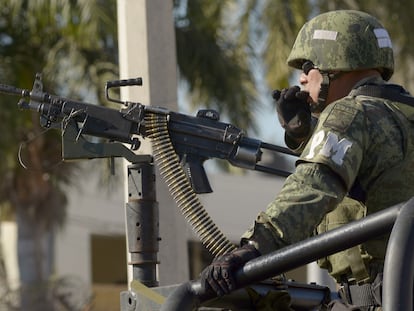 Un miembro de la Policía Militar durante un despliegue en Culiacán, en una fotografía de archivo.