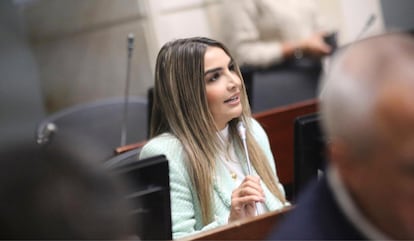 La legistadora Nadia Blel, en el Senado de Colombia.