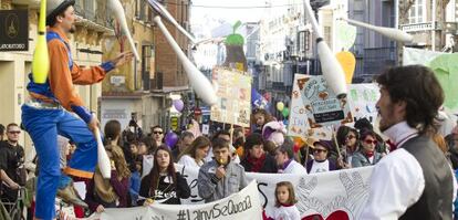 La manifestaci&oacute;n a favor de La Casa Invisible ha congregado a 3.000 personas en M&aacute;laga