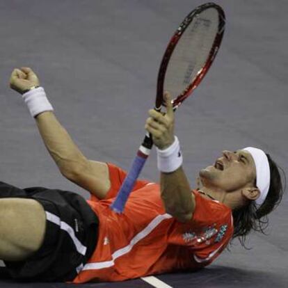 David Ferrer celebra su triunfo sobre Rafael Nadal.