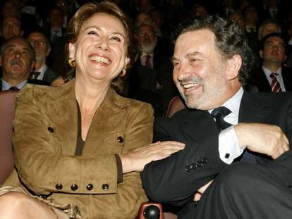 La ministra de Fomento, Magdalena Álvarez, junto al presidente del Adif, Antonio González.