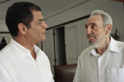 El presidente de Ecuador, Rafael Correa, visita a Fidel Castro en La Habana en 2009.