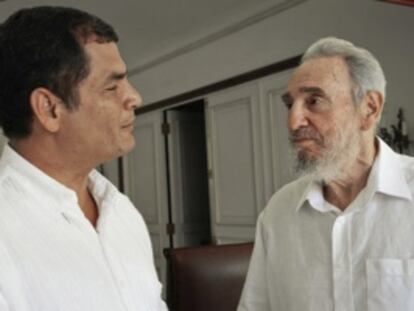 El presidente de Ecuador, Rafael Correa, visita a Fidel Castro en La Habana en 2009.