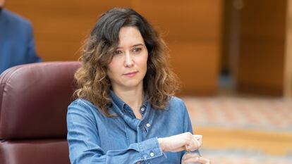 La presidenta de la Comunidad de Madrid, Isabel Díaz Ayuso, durante un pleno de la Asamblea regional, el pasado 22 de febrero.