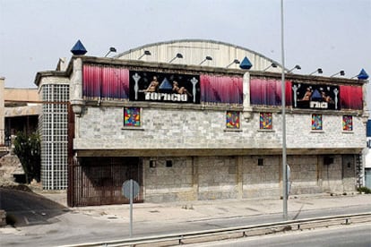 Fachada del club de alterne <i>Topacio</i>, en la localidad murciana de Molina de Segura.