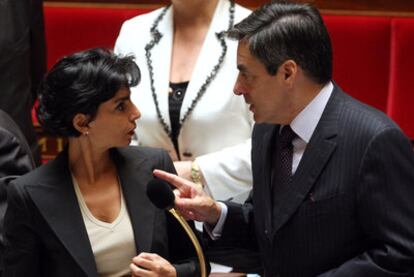 François Fillon con Rachida Dati, en la Asamblea Nacional (Parlamento) en junio de 2008.