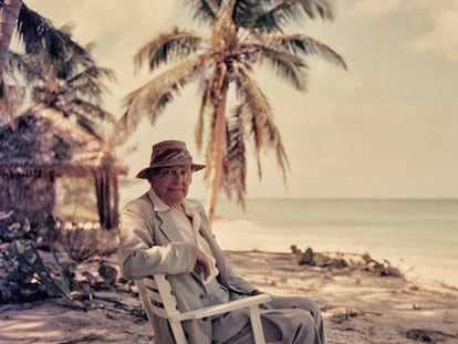  T.S. Eliot (1888 - 1965) a les Bahames el 1957.