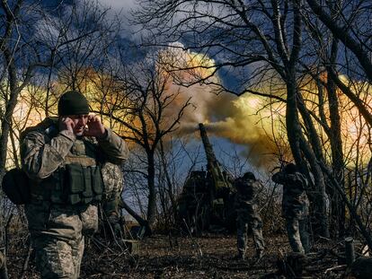 Ukrainian soldiers fire a self-propelled howitzer towards Russian positions near Bakhmut, Donetsk region, Ukraine, on March 5, 2023.