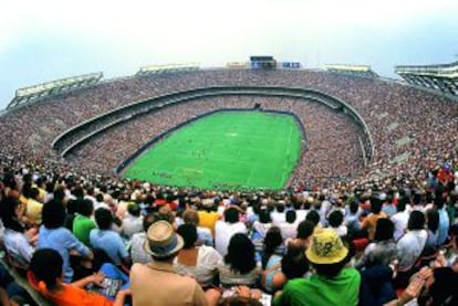 74.901 personas vieron al Cosmos derrotar por 3-1 al Tampa Bay Rowdies en el Giants Stadium de Nueva Jersey el 27 de agosto de 1978.