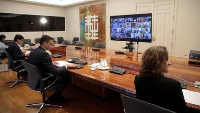 El presidente del Gobierno, Pedro Sánchez, se reúne por videoconferencia con los presidentes autonómicos este domingo.