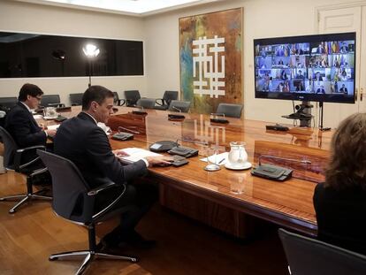 El presidente del Gobierno, Pedro Sánchez, se reúne por videoconferencia con los presidentes autonómicos este domingo.