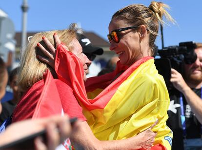 La marchista española Raquel González celebra su segunda posición.