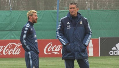 Messi conversa con Bauza, en el predio de Ezeiza. 