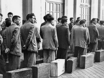 Salida del primer contingente de trabajadores españoles hacia Bélgica en 1957.
