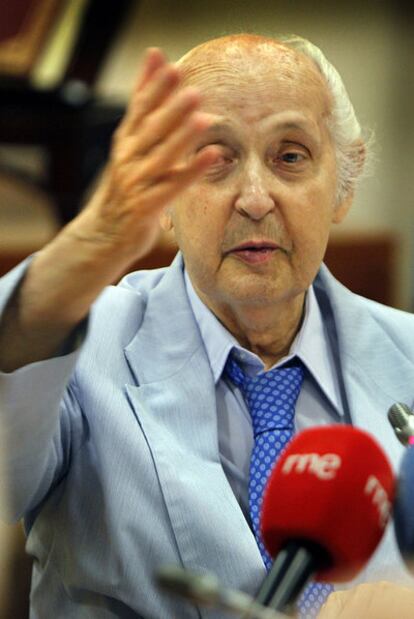 El presidente del Consell Valencià de Cultura, Santiago Grisolía, en la reunión de ayer