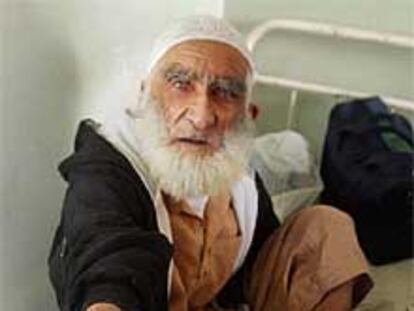 Uno de los liberados, Faiz Muhammad, ayer en un hospital de Kabul.