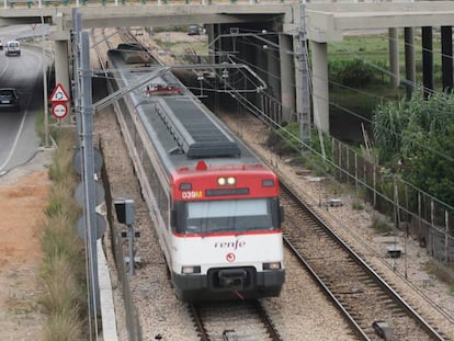Un tren de Cercanías de Renfe en Valencia.