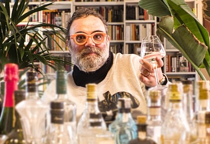 El escritor Bob Pop, que acaba de publicar el ensayo 'Como las grecas', la semana pasada en Barcelona.