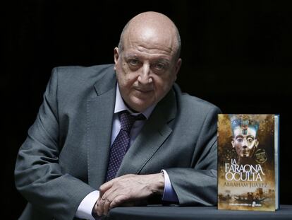 El escritor almeriense Abraham Juárez, ganador del Premio Edhasa Narrativas Históricas con su novela 'La faraona oculta'.