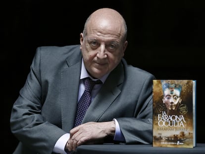 El escritor almeriense Abraham Juárez, ganador del Premio Edhasa Narrativas Históricas con su novela 'La faraona oculta'.