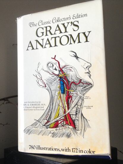 Este libro es un guiño educativo para los amantes del universo de Shonda Rimes y Anatomía de Grey. Medicina editada en los años 30 por 19 euros en Etsy.