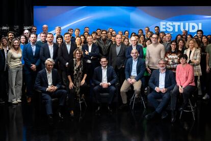 Desde la izquierda, Ignacio Soto (director general de la Cadena SER), Montserrat Domínguez (directora de contenidos de la emisora), Joseph Oughourlian (presidente del grupo Prisa), Carlos Núñez (presidente ejecutivo de Prisa Media) Jaume Serra (delegado del grupo en Cataluña) y María Jesús Espinosa de los Monteros (directora de Prisa Audio).