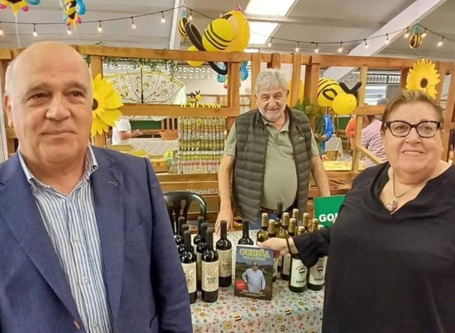 El Ayuntamiento de Narón difunde en sus redes una foto de dos ediles con Laureano Oubiña