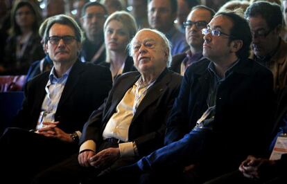 El presidente de la Generalitat, Artur Mas; el expresidente Jordi Pujol, y el secretario de organización de CDC, Josep Rull (i-d), en la Convención Nacional de CDC.