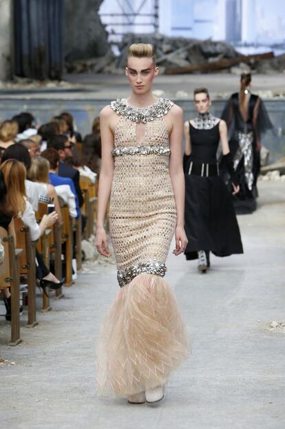 A model wears a creation by German fashion designer Karl Lagerfeld for Chanel's Haute Couture Fall-Winter 2013-2014 collection, presented Tuesday, July 2, 2013 in Paris. (AP Photo/Francois Mori)