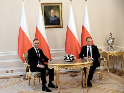 El presidente polaco, Andrzej Duda, junto con el primer ministro, Donald Tusk, este lunes en Varsovia.