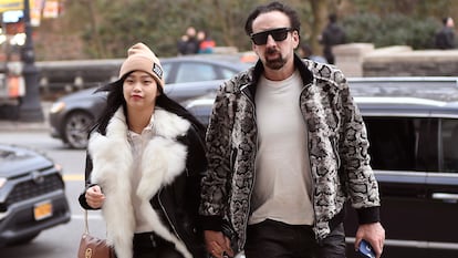 El actor Nicolas Cage y su novia, Riko Shibata, en Nueva York en marzo de 2020.