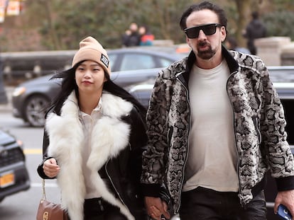 El actor Nicolas Cage y su novia, Riko Shibata, en Nueva York en marzo de 2020.