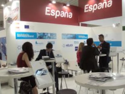 Empresas en el Pabell&oacute;n de Andaluc&iacute;a en la feria aeron&aacute;utica francesa Le Bourget 2013