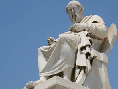Estatua de Aristóteles en Atenas.
