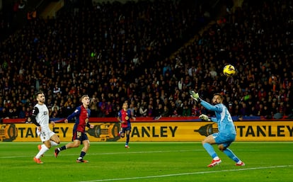 El Barça de los 101 goles se da un festín ante un Valencia muy vulnerable