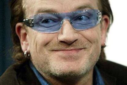 Bono, durante una conferencia sobre el sida en Washington, en 2003.