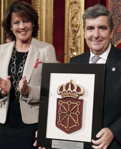 La presidenta de Navarra, Yolanda Barcina, y el presidente del Tribunal Superior de Justicia de Navarra, Juan Manuel Fernández, en el homenaje a jueces y policía.