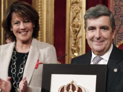 La presidenta de Navarra, Yolanda Barcina, y el presidente del Tribunal Superior de Justicia de Navarra, Juan Manuel Fernández, en el homenaje a jueces y policía.