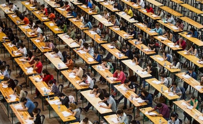 Opositores durante una prueba.