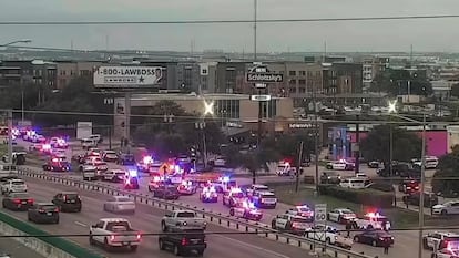 Movilización de servicios de emergencias, en Texas.