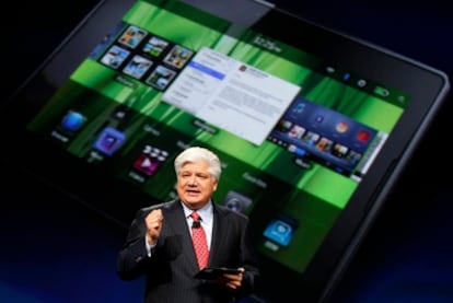El presidente de RIM, Mike Lazaridis, presenta el Blackberry PlayBook