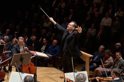 Andris Nelsons dirigiendo a la Sinfónica de Boston la ‘Undécima sinfonía’ de Shostakóvich en la Gewandhaus, el pasado 16 de mayo en Leipzig.
