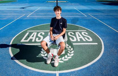 Daniel Doleschal, de 17 años, en la cancha de baloncesto del instituto Las Musas, este lunes.
