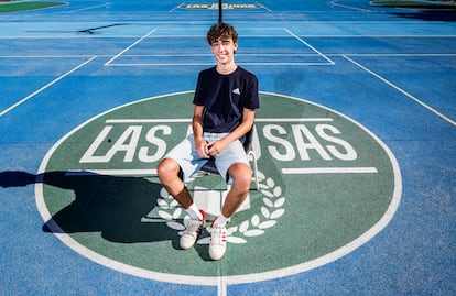 Daniel Doleschal, de 17 años, en la cancha de baloncesto del instituto Las Musas, este lunes.