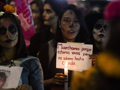 Mujeres protestan contra la violencia feminicida en M&eacute;xico hace un mes y medio.