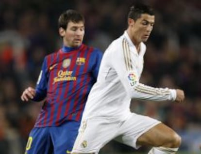 Cristiano Ronaldo, junto a Leo Messi, en uno de los &uacute;ltimos &#039;cl&aacute;sicos&#039;.