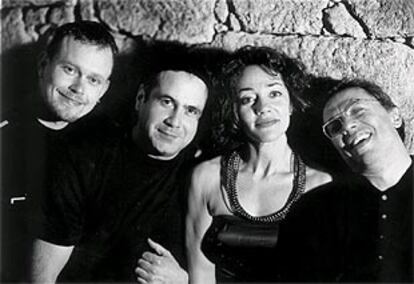 La cantante portuguesa Maria João y el pianista Mário Laginha junto a su grupo de jazz. Estos músicos participarán en <b></b><i>Perfil de Portugal 2001</i>, que se celebrará durante esta semana en Madrid.