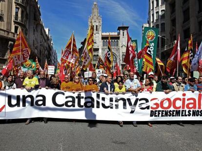 Cabecera de la manifestación que bajo el lema "Por una Catalunya Social".