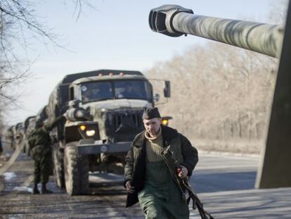 Combatientes separatistas, este martes a las afueras de Donetsk. 