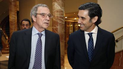 El presidente de Telefónica, José María Álvarez Pallete (derecha) y el presidente de la Fundación Telefónica, Cesar Alierta.